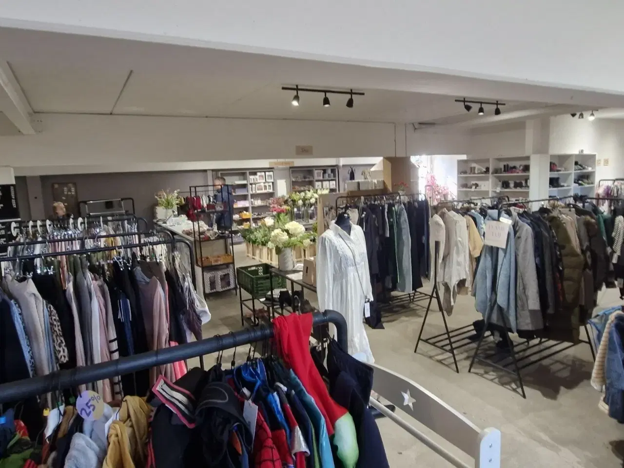 Billede 18 - Regulært flot butikslokale. Butik. Showroom. Kontor. Lager. Værksted og lign