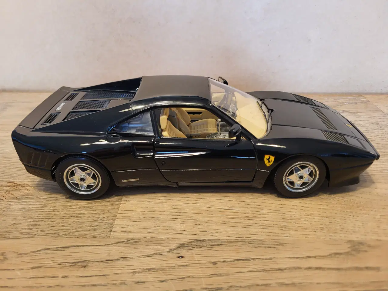 Billede 10 - Modelbiler 3 stk. 600 kr. 1:18