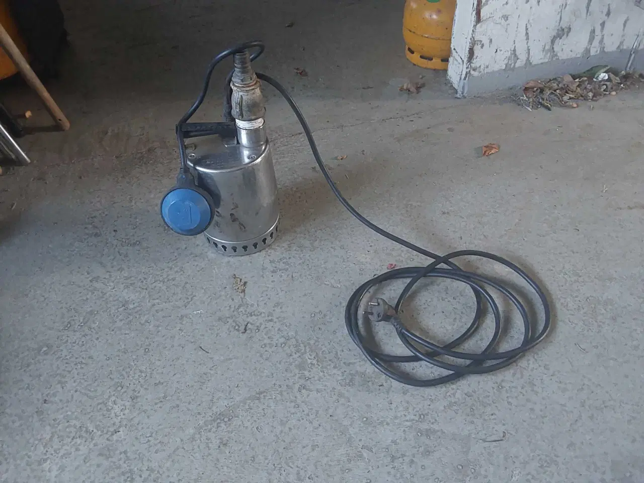 Billede 1 - Grundvandsbumpe    brugt i 3 år til  vand i højbed