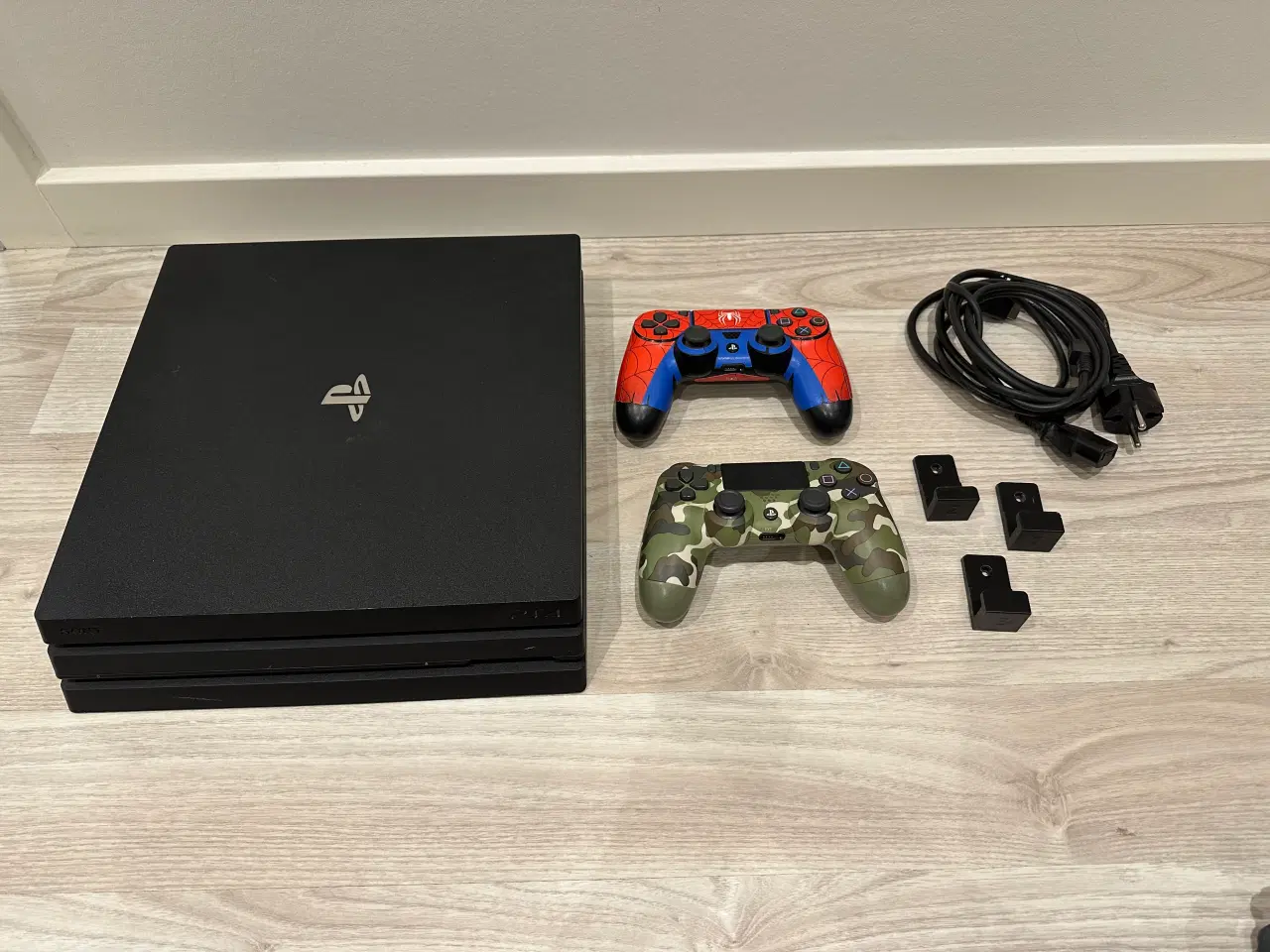 Billede 2 - Playstation 4 pro + tilbehør