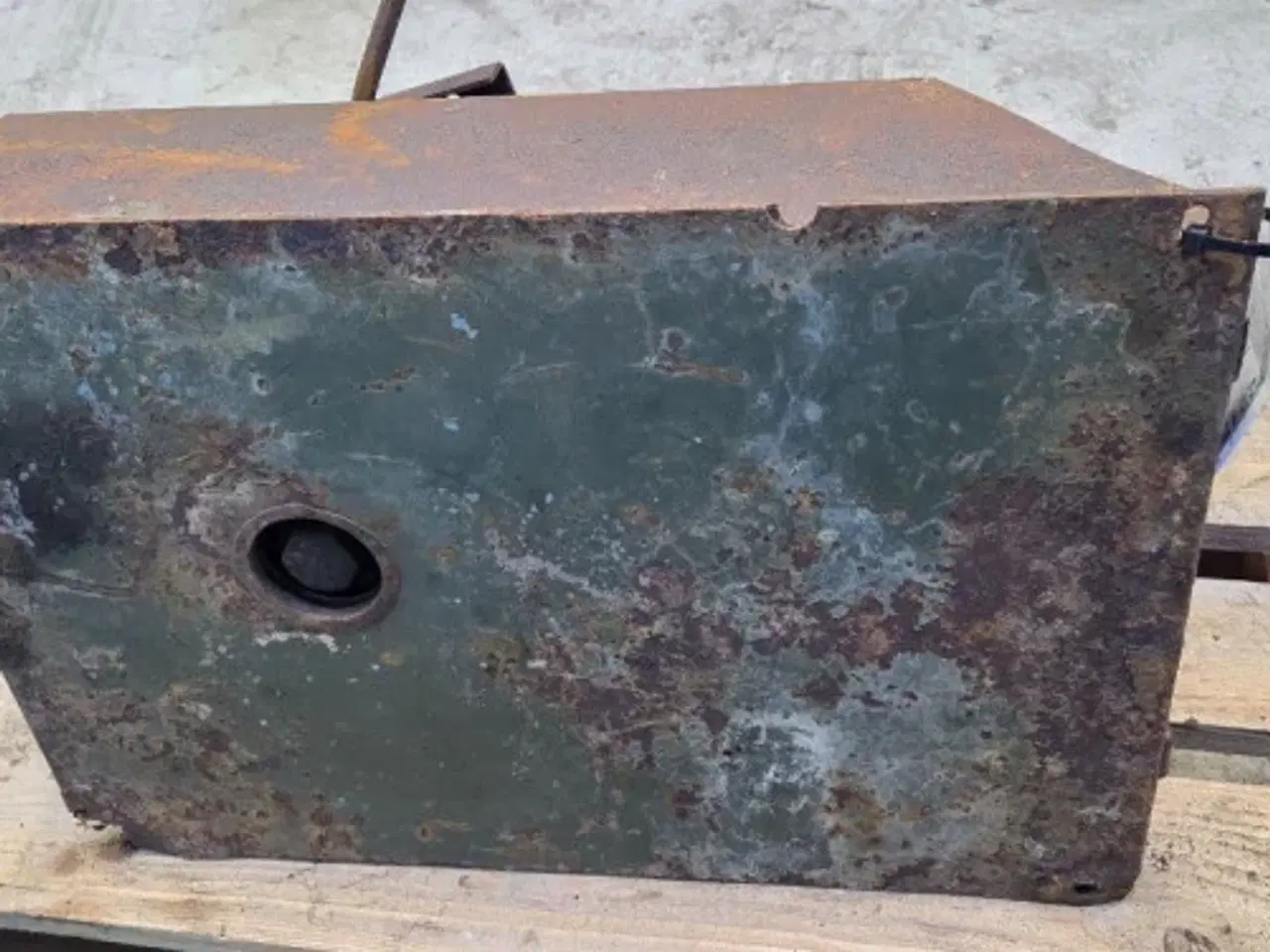 Billede 17 - Hydrema 806 Værktøjskasse Under Sædet 382194