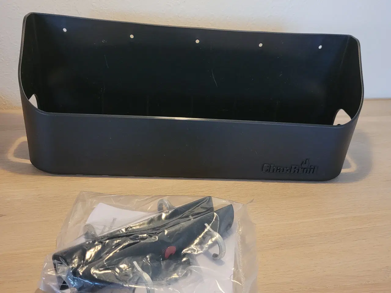 Billede 1 - Char- Broil side kurv og ophængs kroge til grill