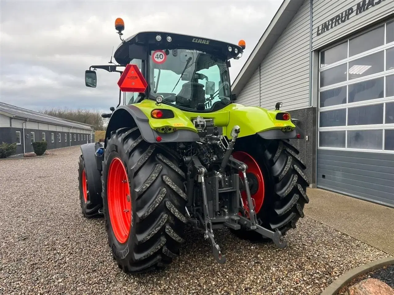 Billede 10 - CLAAS Axion 830 med frontlift og front PTO