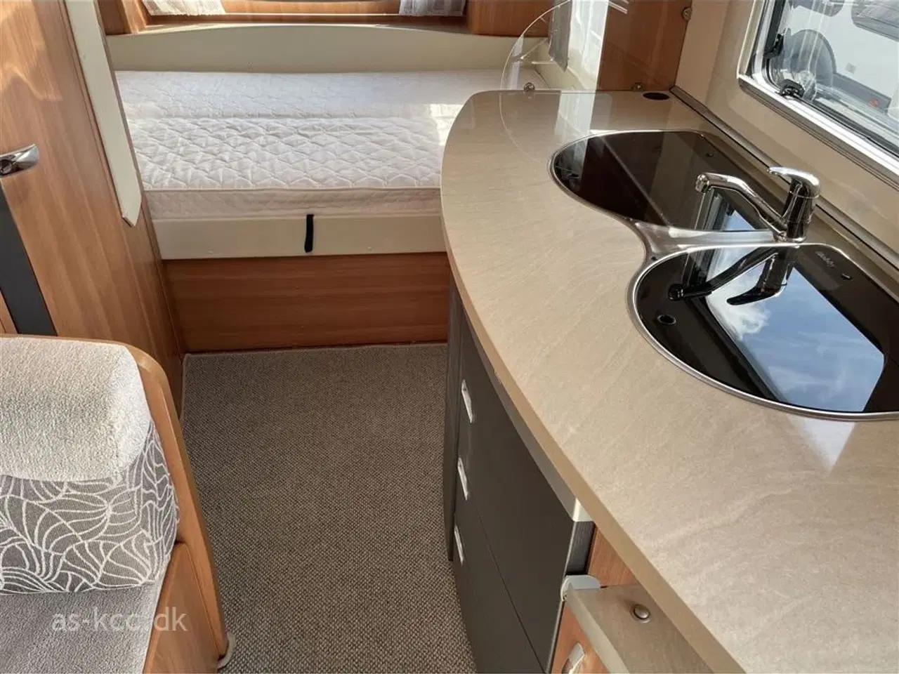 Billede 8 - 2013 - Hobby De Luxe 440 SF   Hobby de Luxe 440 SF årgang 2013. 4 sovepladser, 5 siddepladser, Mover, gulvvarme, tæppe i vognen, Isabella Capri 2,5 m fortelt