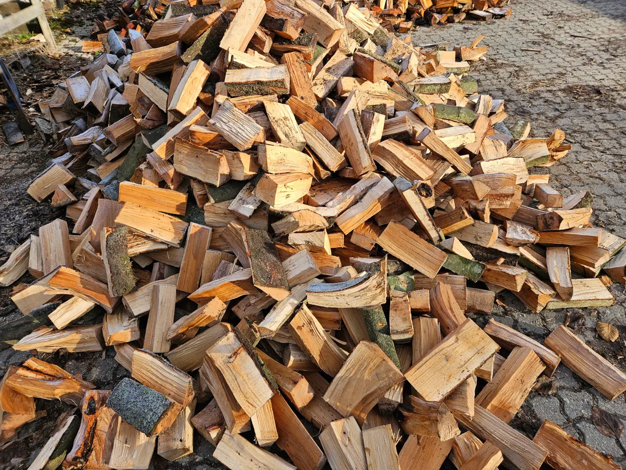 Billede 2 - Savet og kløvet bøgetræ brænde