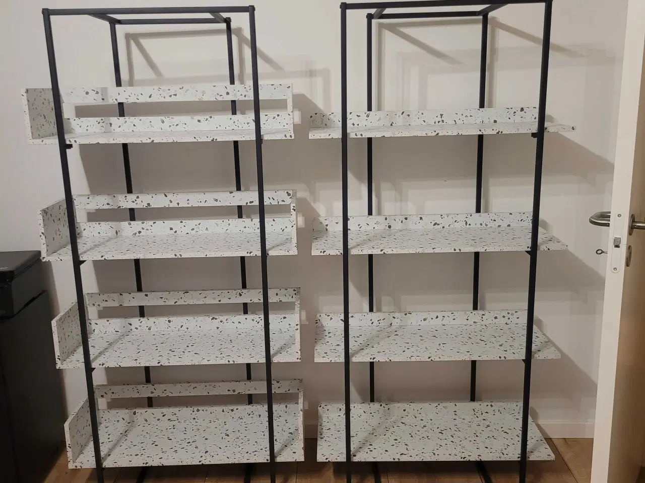 Billede 1 - 2 specielle reoler