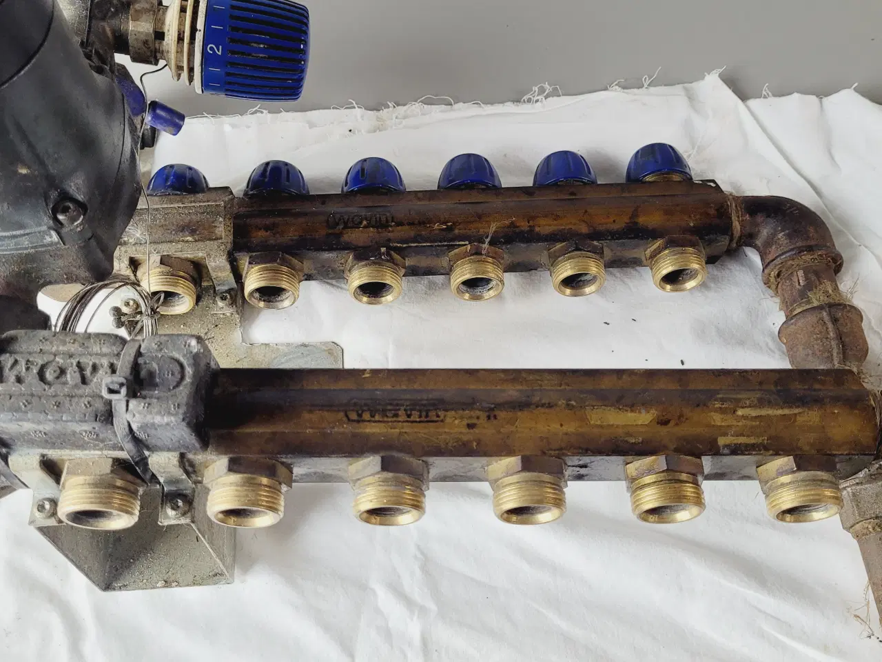 Billede 4 - ⭐️· Wavin Gulvvarmeshunt 6 kredse og Grundfos Pump