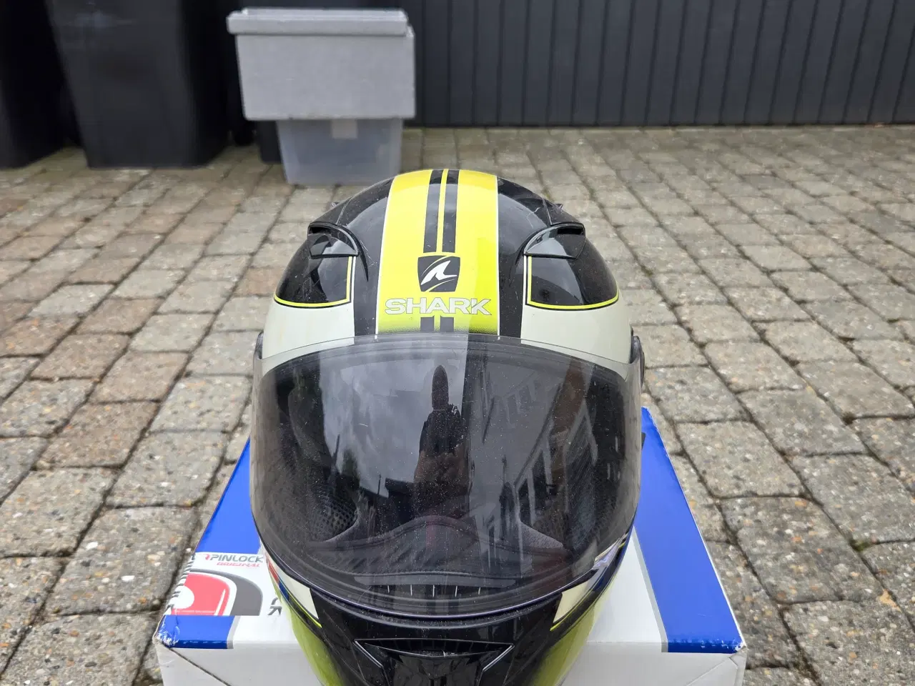 Billede 2 - Styrthjelm  mærke SHARK Styrthjelm. XS