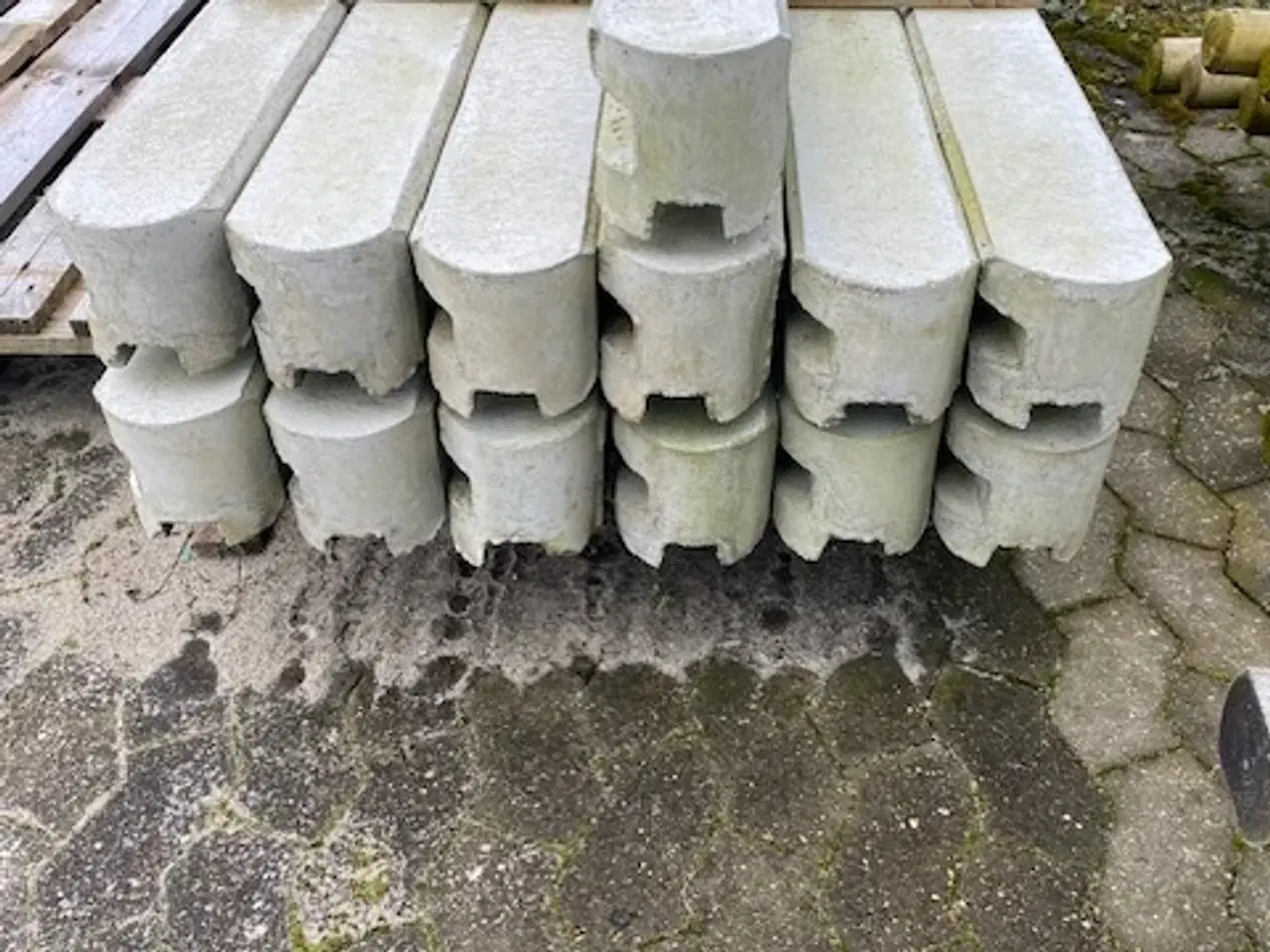 Billede 2 - Hegnsstolper 13x13 cm i beton