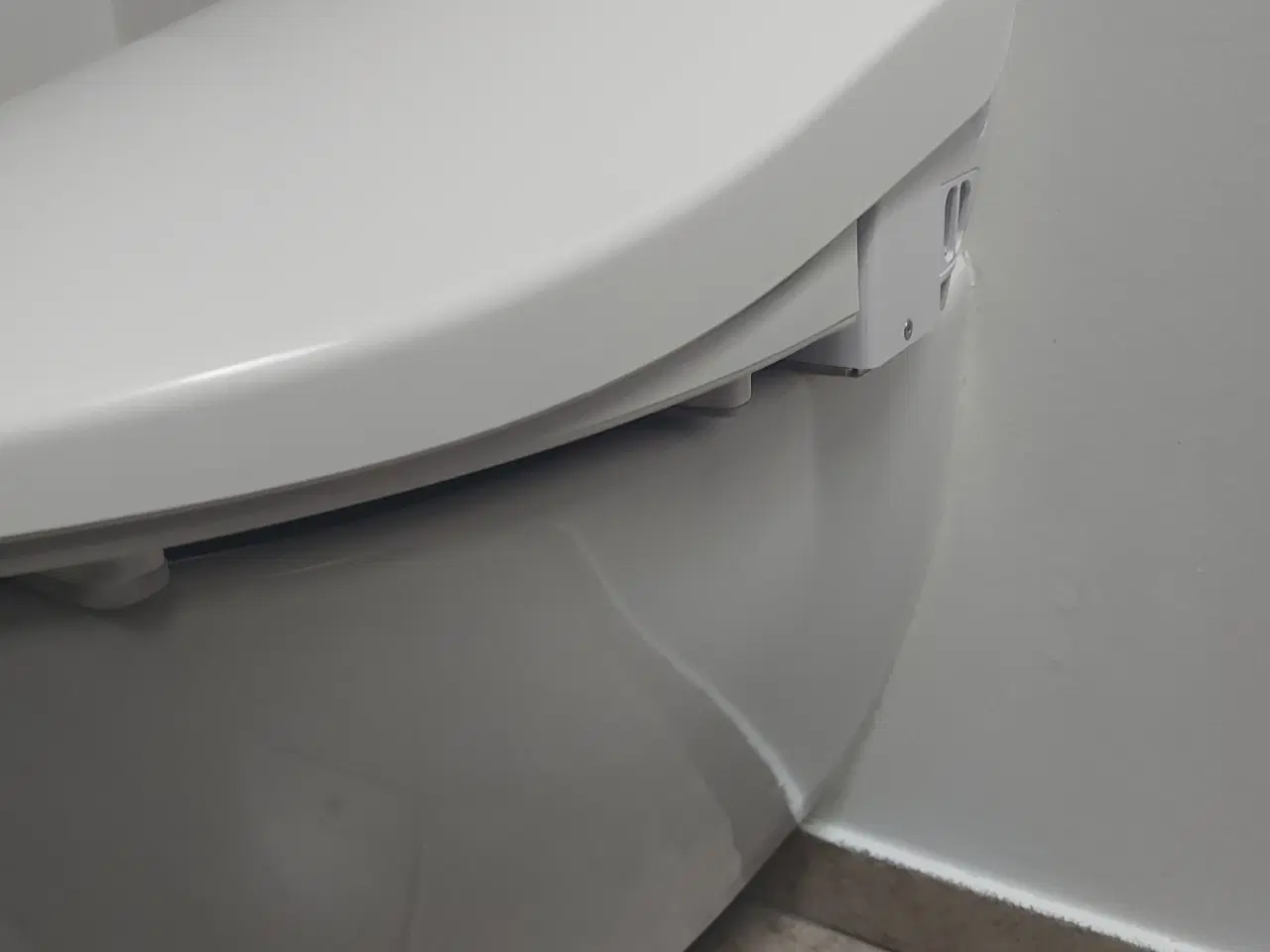 Billede 1 - Bidet med varme og vand, incl. Toiletforhøjer 4cm,