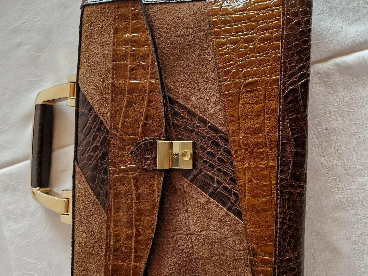 Billede 1 - Flot dametaske A 4 str.  200 kr. 