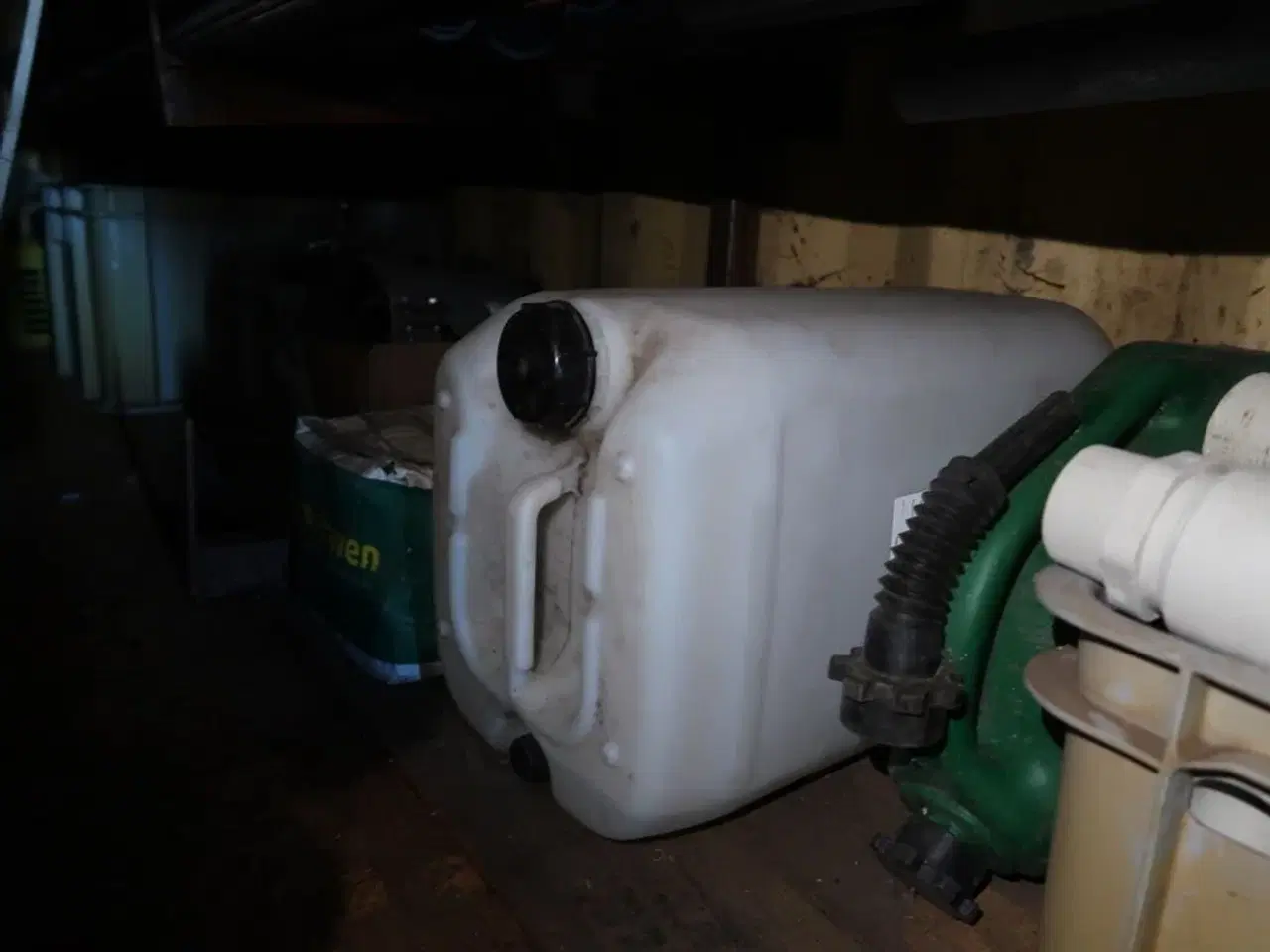 Billede 15 - Grenreol med div. Tagrender, rør m.m.