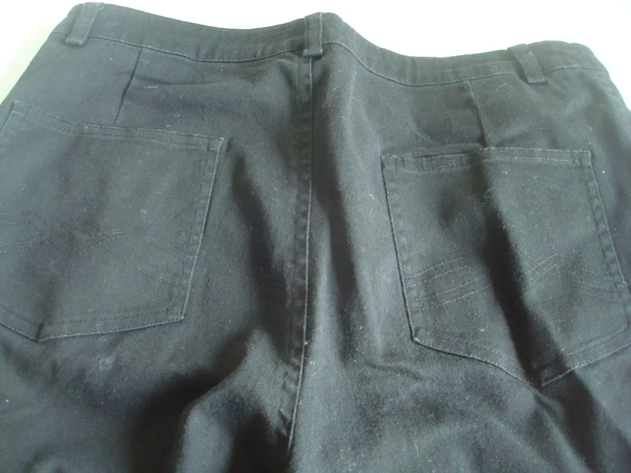 Billede 3 - Sorte bukser Departure Basic str. 40 brugt lidt