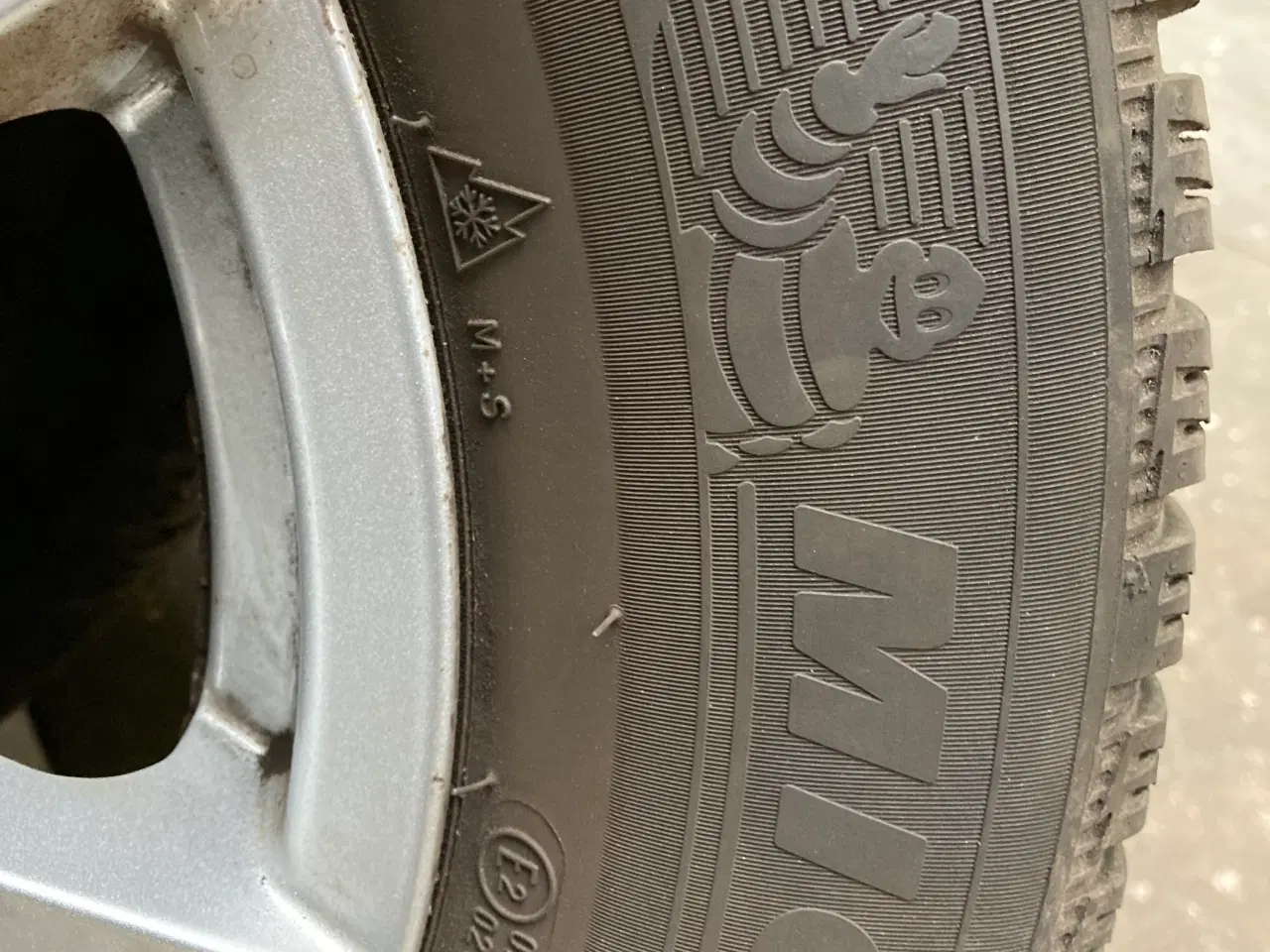 Billede 2 - Fine vinterdæk på alufælge