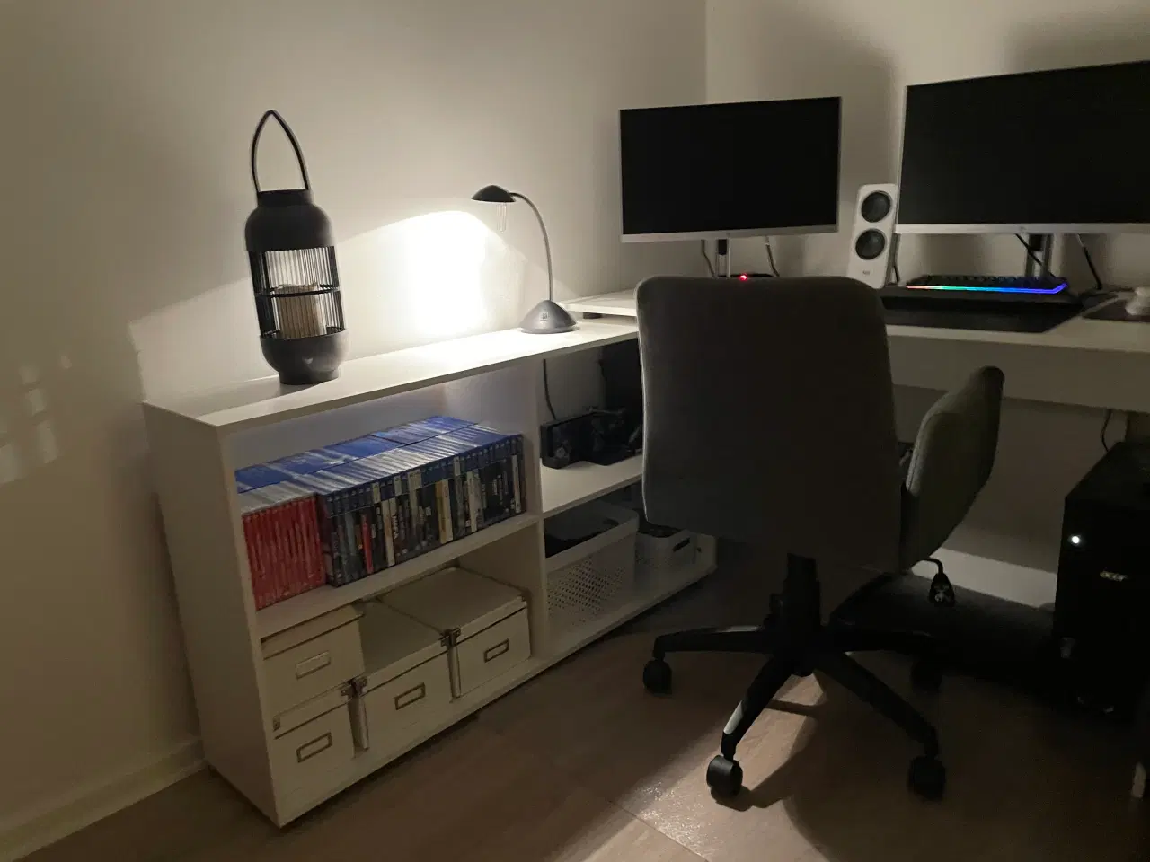 Billede 1 - Skrivebord med opbevaringsplads