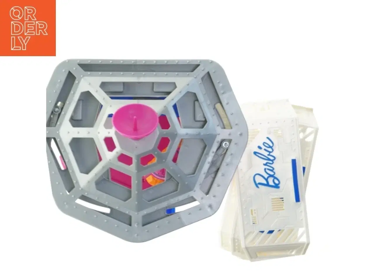 Billede 4 - Barbie rumstation legetøj fra Barbie - købt hos Coolshop (str. 47x29 cm)