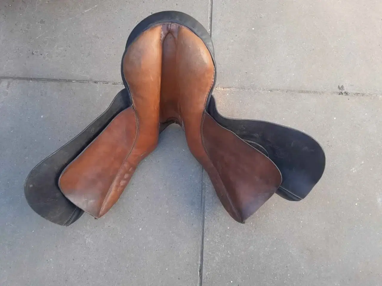 Billede 2 - Diverse hesteting, saddel, hjelm, bid, stigbøjler 