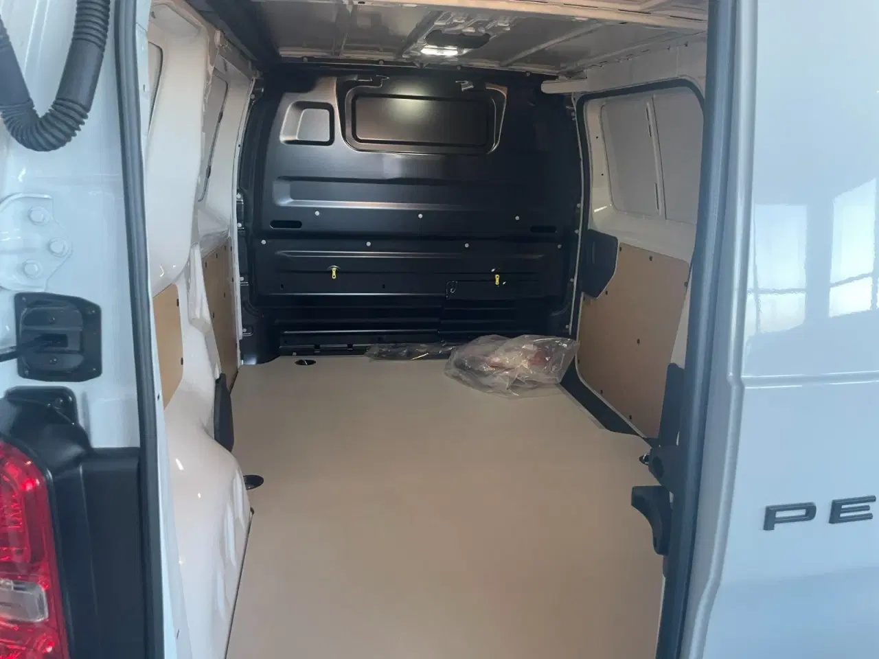 Billede 5 - Peugeot e-Expert 75 L2 Premium Van