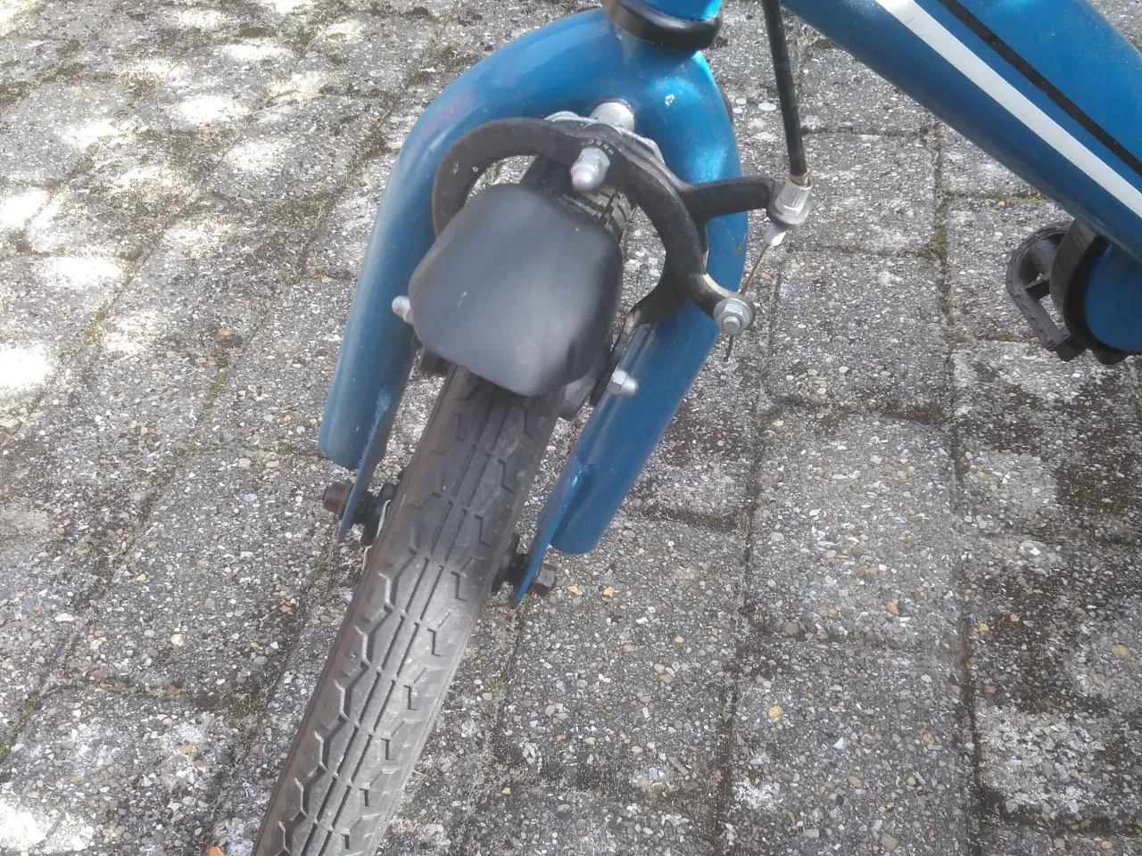 Billede 1 - Jeg har denne blå cykel til salg. Mærke ukendt