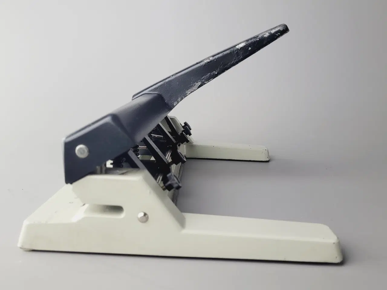 Billede 4 - ⭐️· Kraftig LEITZ 4-Huls Hulmaskine - 5114 Akto