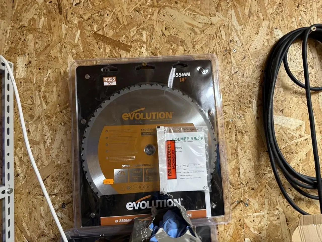 Billede 8 - Stålreol med diverse skruer, søm m.m.