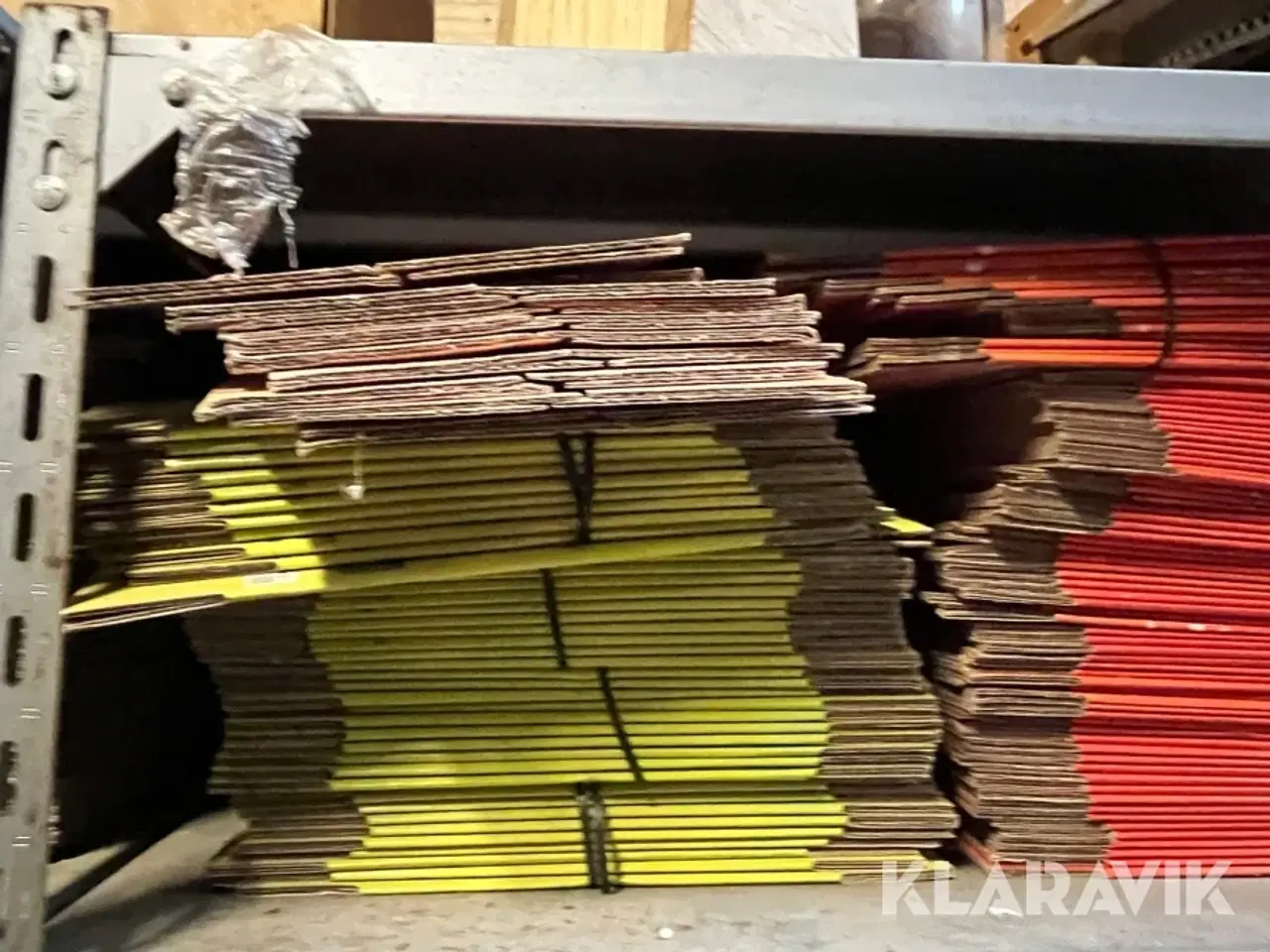 Billede 4 - Reol system med pakke papkasser.