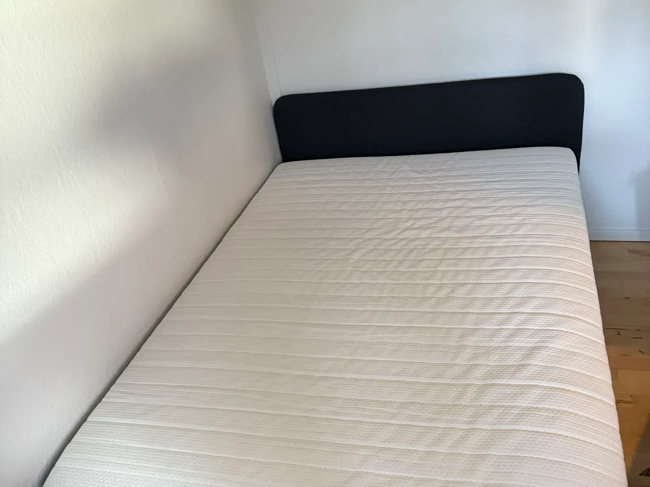 Billede 1 - 1 måned gammel madras+topmadras - 140x200 