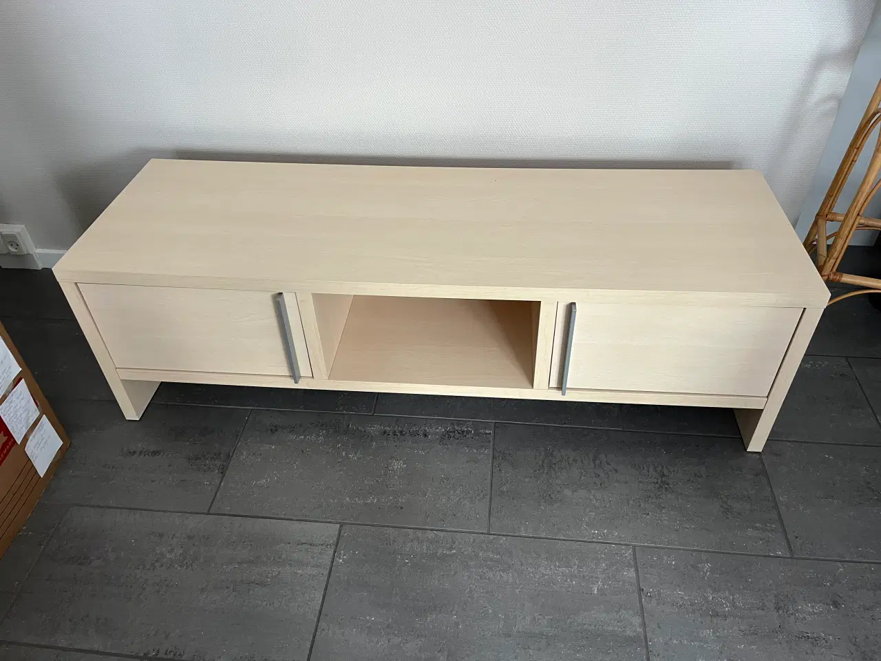 Billede 7 - Fin skænk med 2 låger