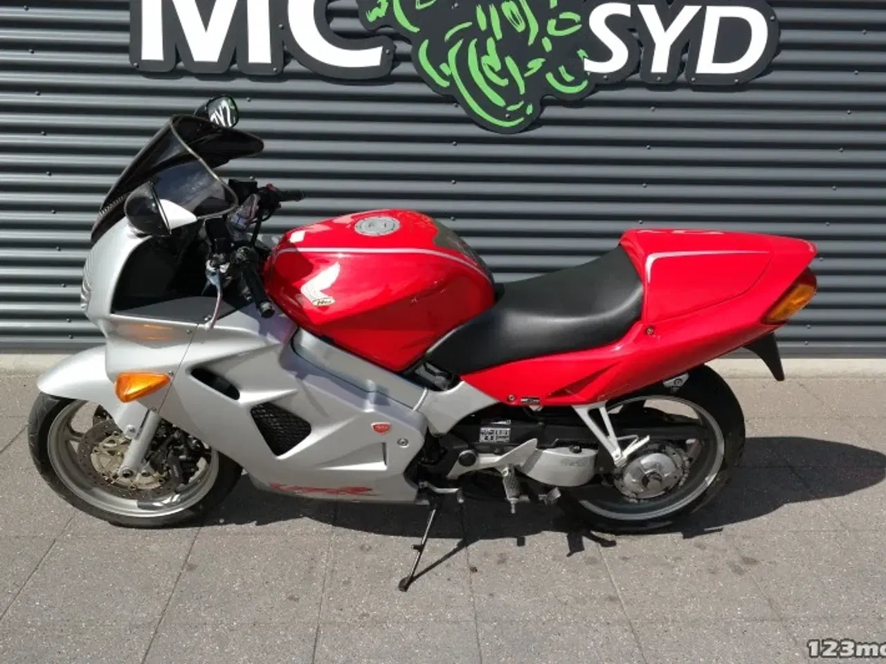 Billede 16 - Honda VFR 800 F MC-SYD       BYTTER GERNE