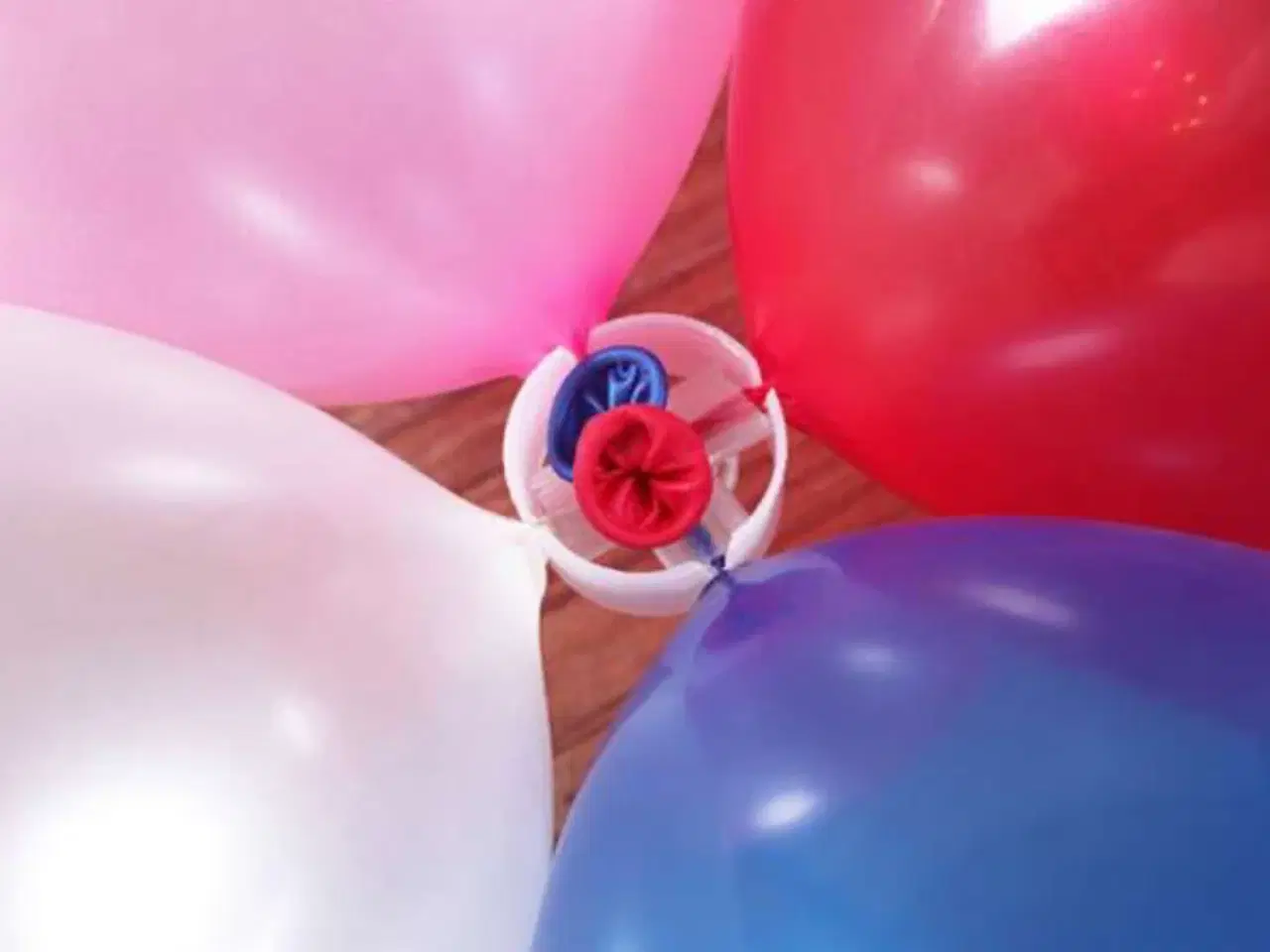 Billede 2 - 10 stk. BALLONHOLDER TIL 4 BALLONGER = 10,00 kr.