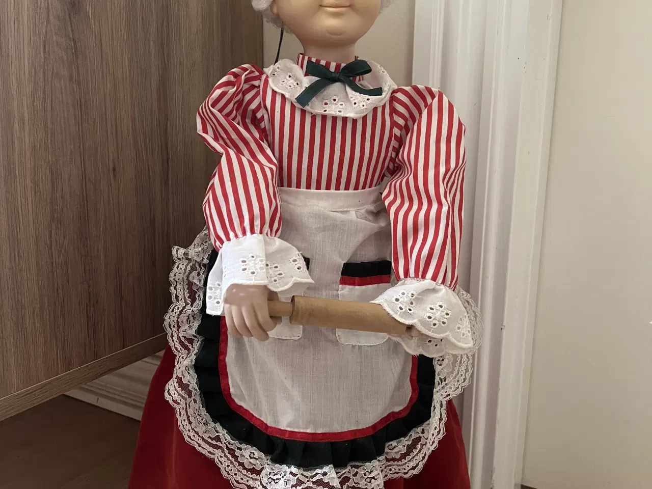 Billede 1 - Stor flot gammel mekanisk bagerjomfru figur