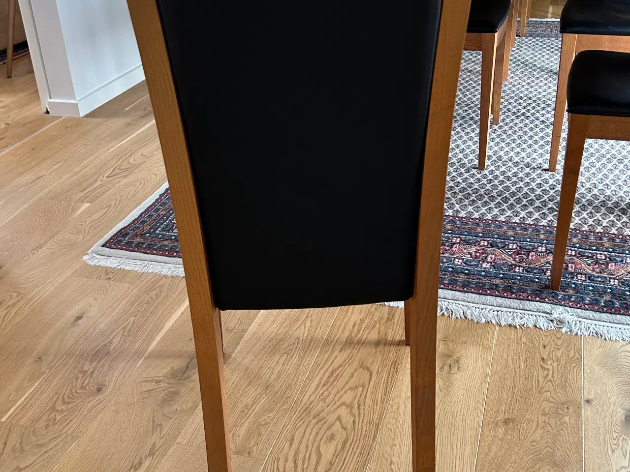 Billede 4 - Spisebord med stole