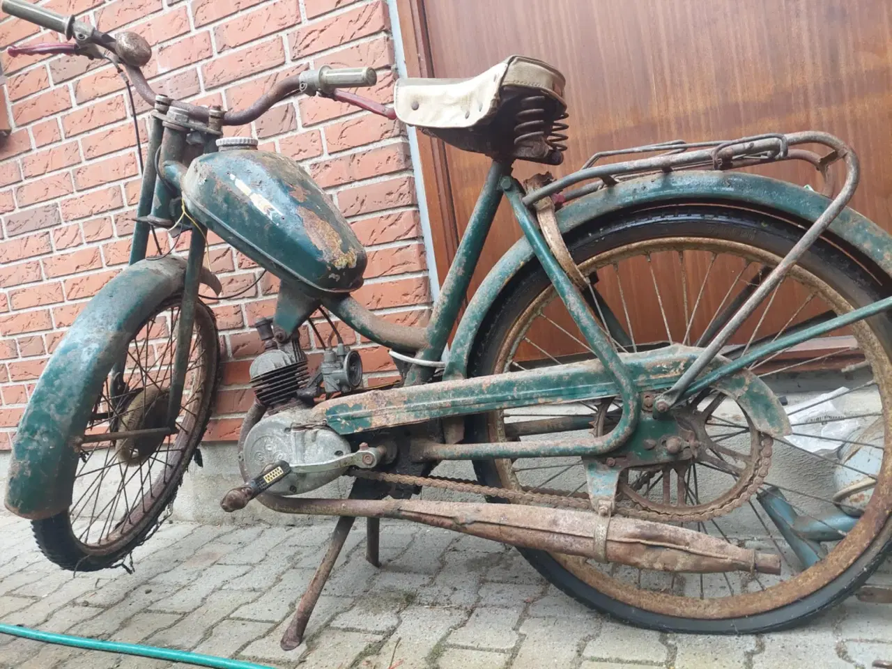 Billede 2 - Sco knallert har stået i lade i 30år.