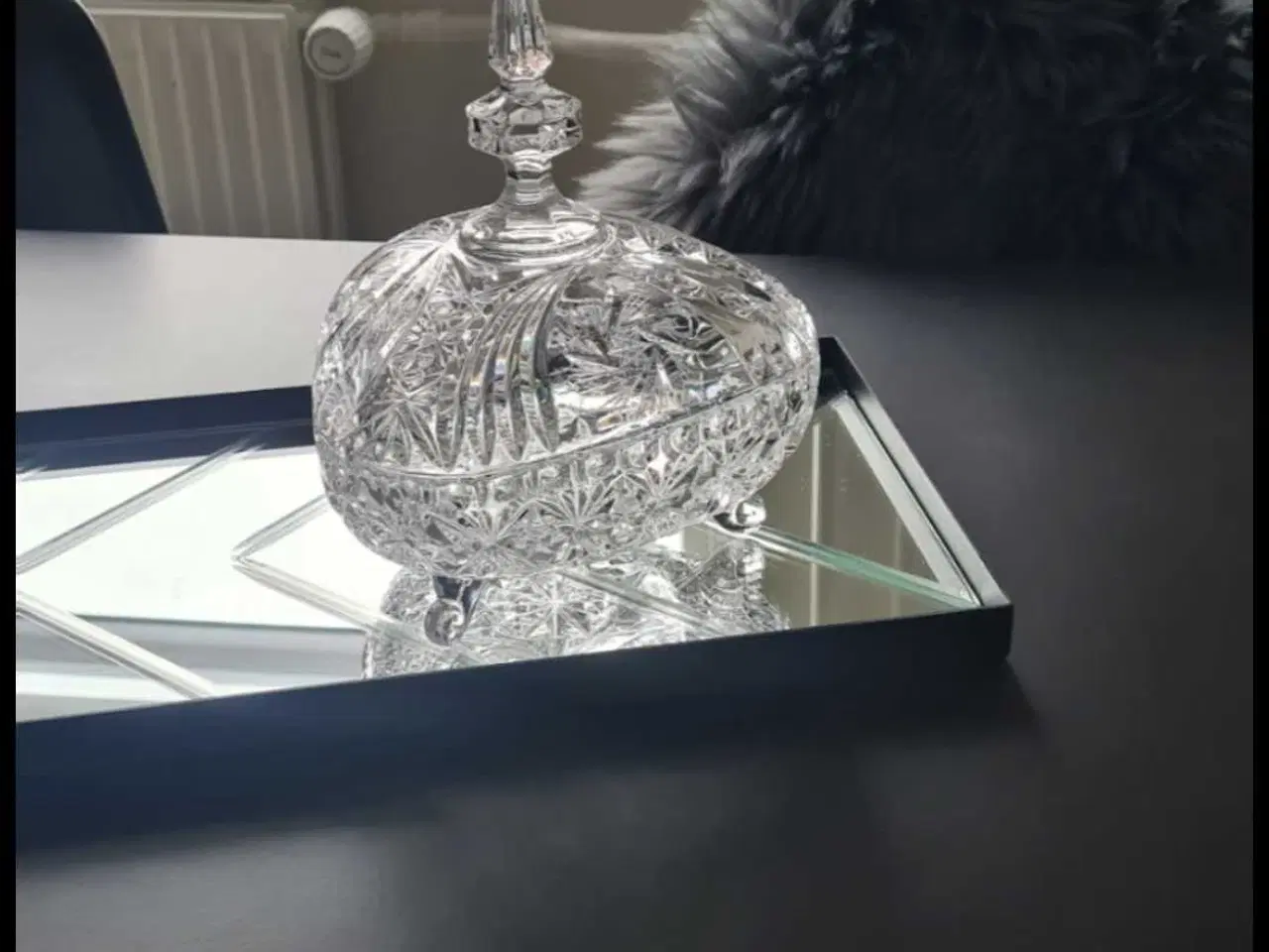 Billede 1 - Smuk stor bonbonniere 21 cm høj perfekt stand 