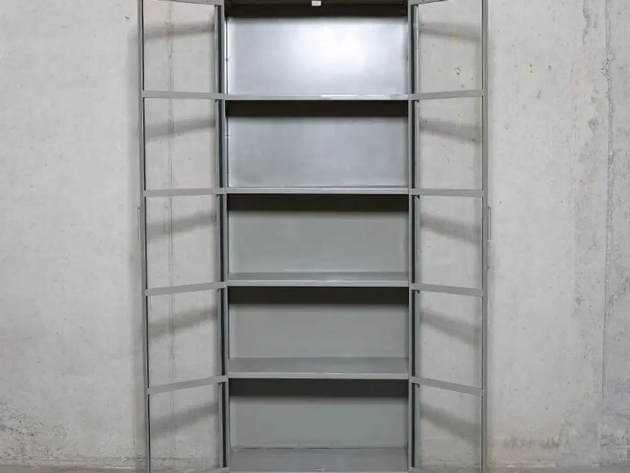 Billede 2 - Nyt Vitrineskab RAW olivegreen