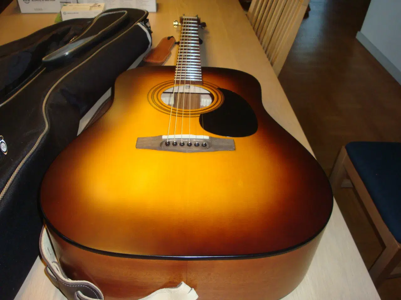 Billede 2 - guitar med tilbehør sælges