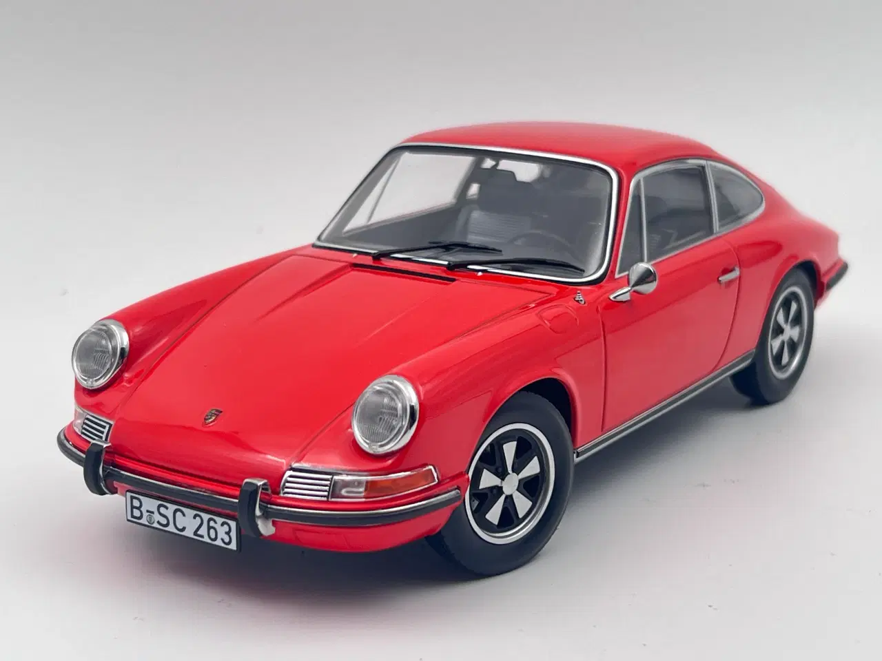 Billede 3 - 1969 Porsche 911 E Coupe 1:18  Super flot model