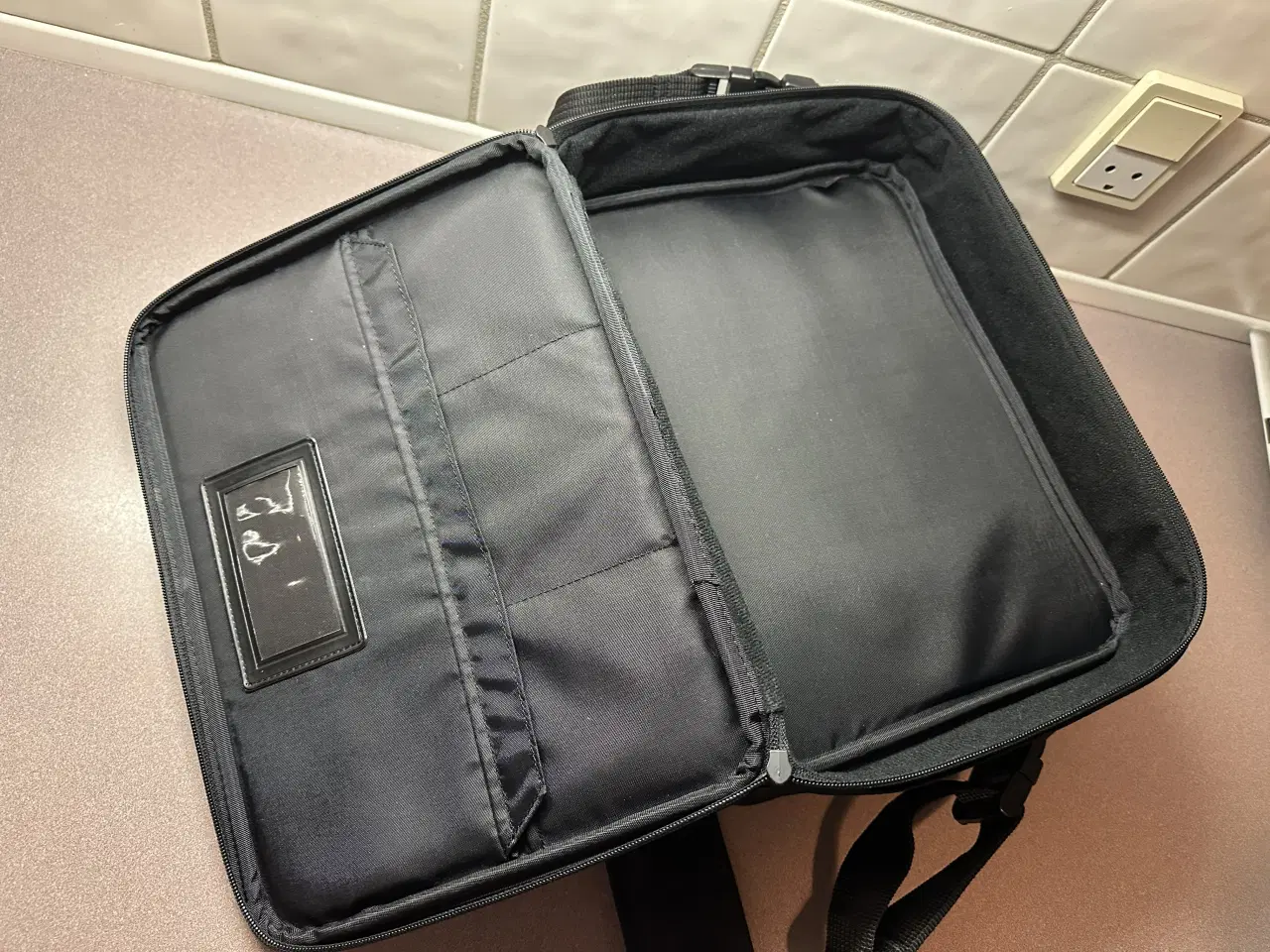 Billede 4 - Rummelig computer eller foto taske