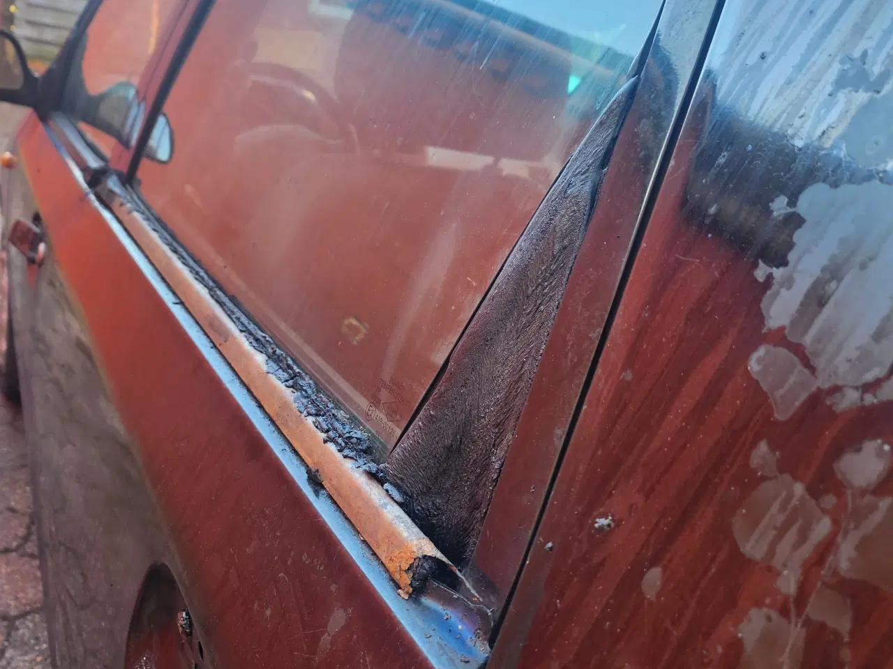 Billede 11 - Brandskadet over 1 år til syn. Sælges for skrot pr