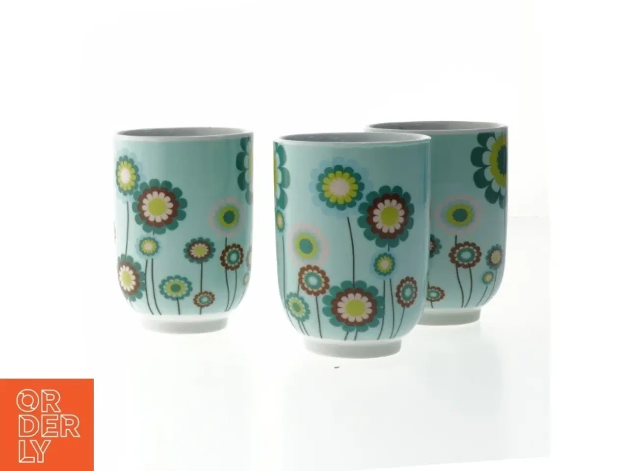 Billede 1 - Sæt af 3 blomstermønstrede krus (str. 3 styk. ø. 8 cm. længde. 11 cm)