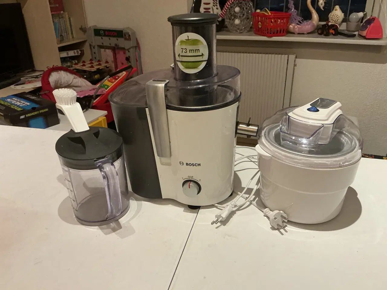 Billede 1 - Bosch Saftpresser (700W) & Clatronic ismaskine for
