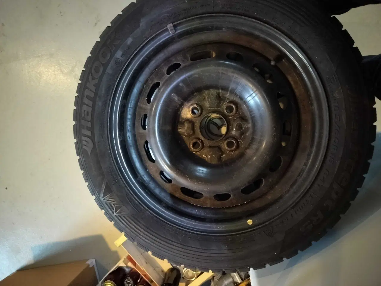 Billede 5 - Vinterdæk 185/60R15 næsten nye ca.80 %tilbage.