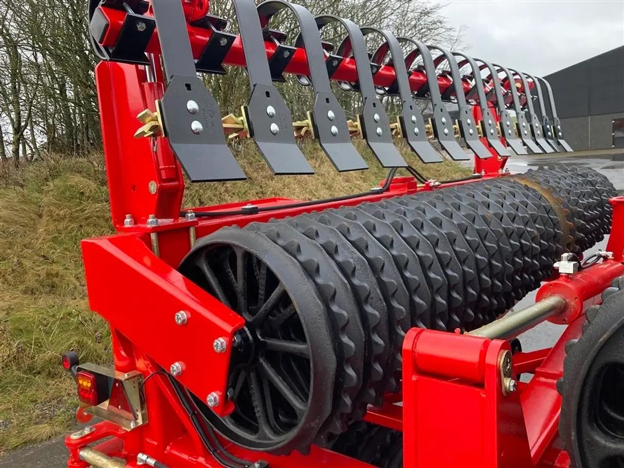 Billede 20 - HE-VA HE-VA TIP ROLLER 8.20 m. Spring-Active-Transfer System - som er en fjederaktiveret vægtoverføring.