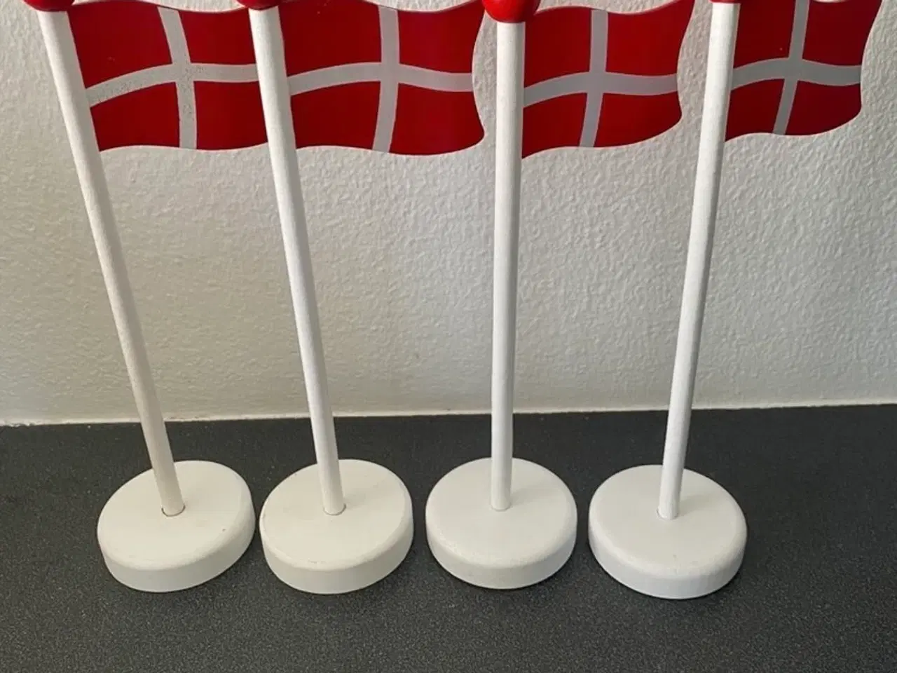 Billede 1 - Flag i træ 4 stk