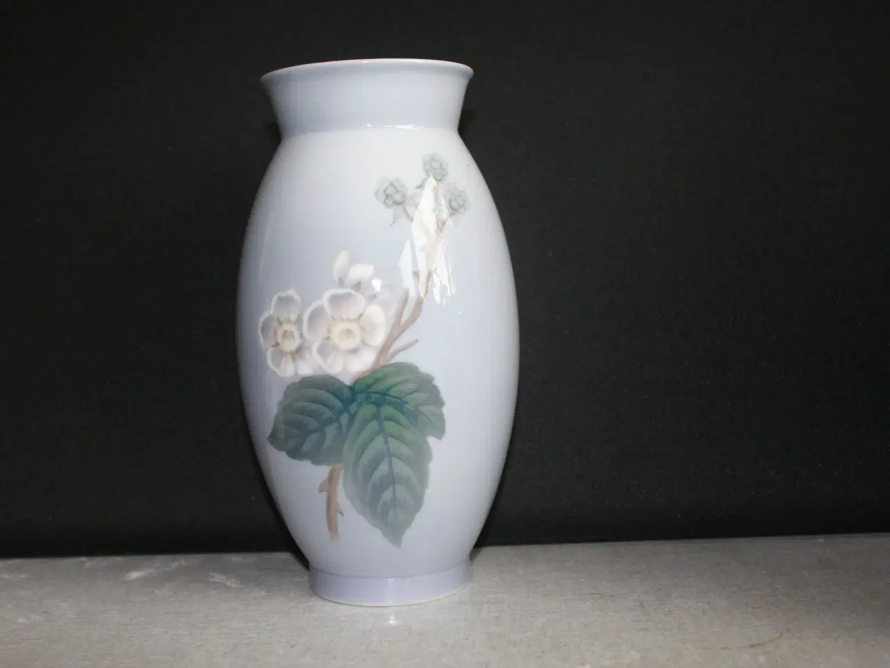Billede 1 - Vase med brombærgren, Bing og Grøndahl