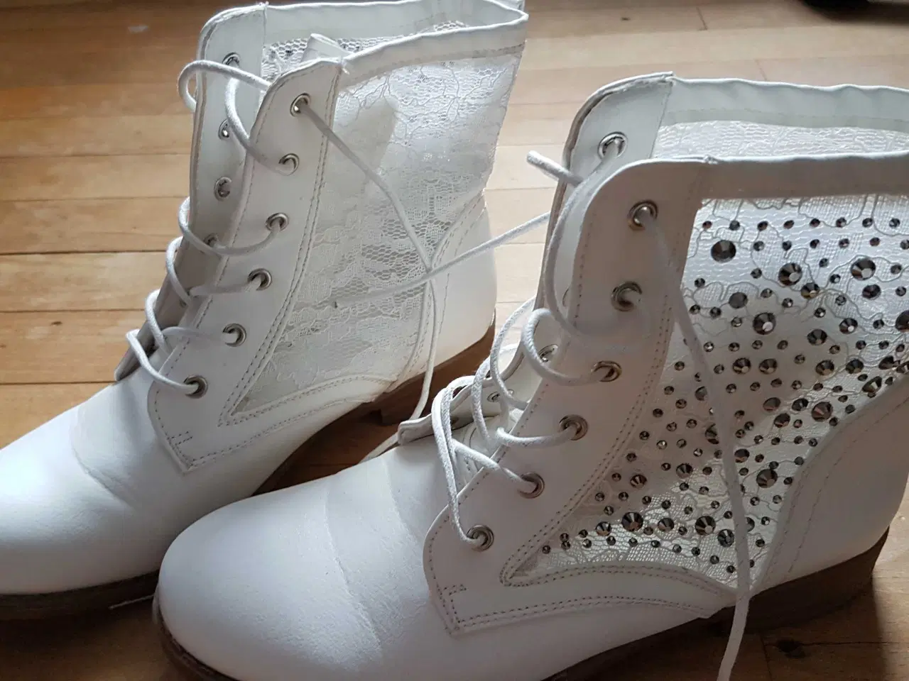 Billede 2 - Hvide Støvler 