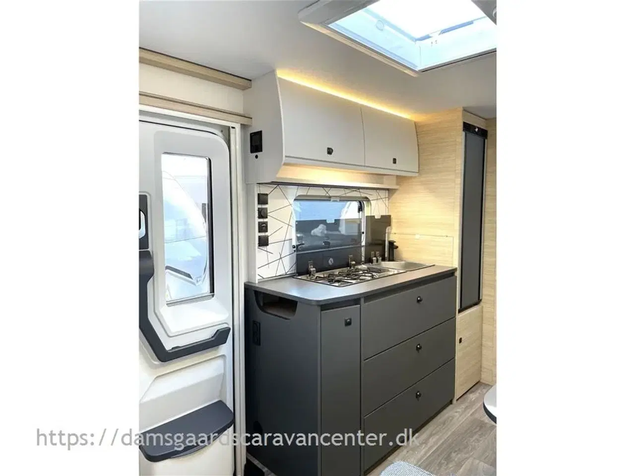 Billede 12 - 2026 - Fendt Apero 560 SKM   Dobbeltseng-Køjer-Combi E-Gulvtemp.