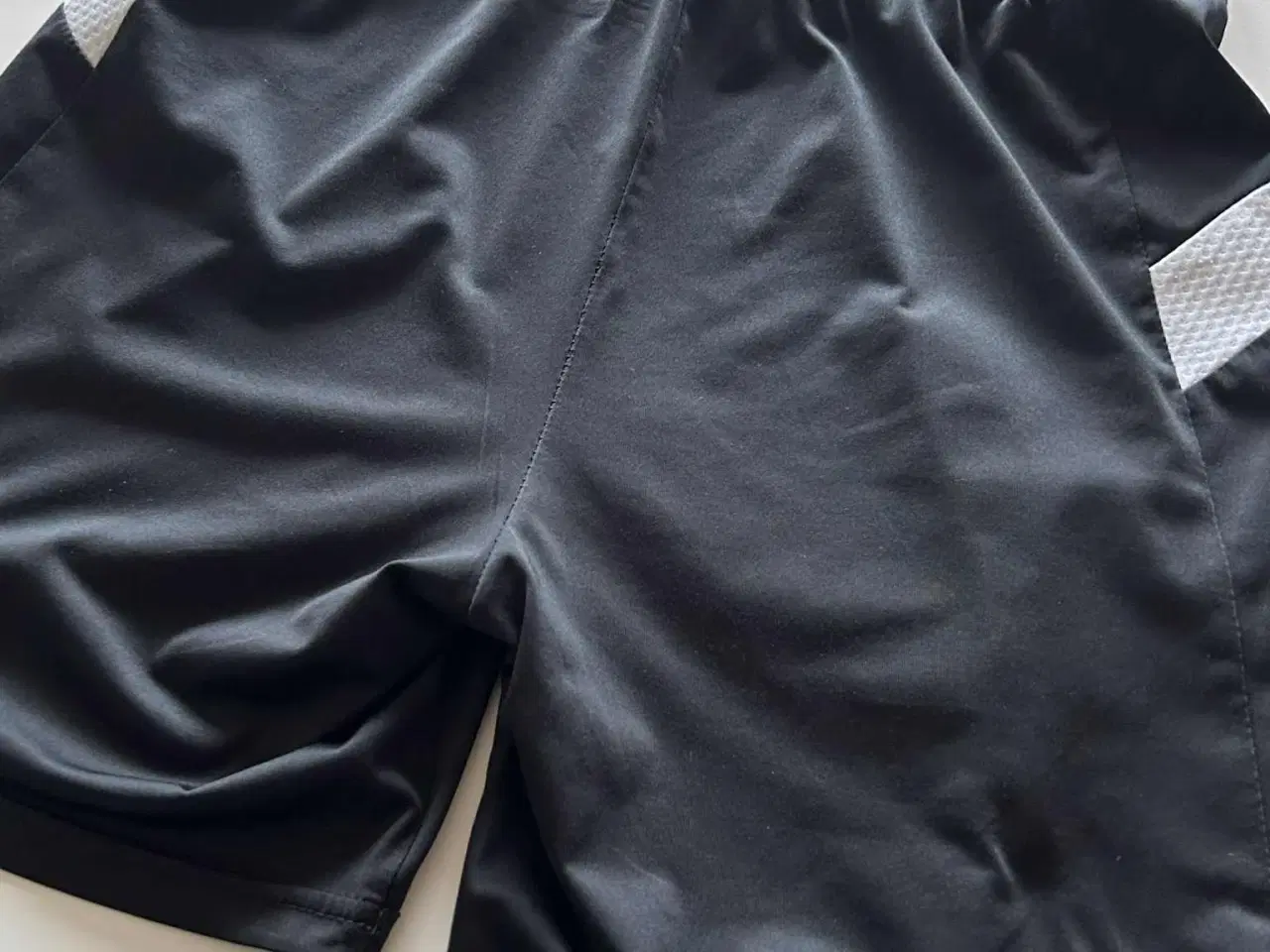 Billede 4 - Hummel shorts, str. 152
