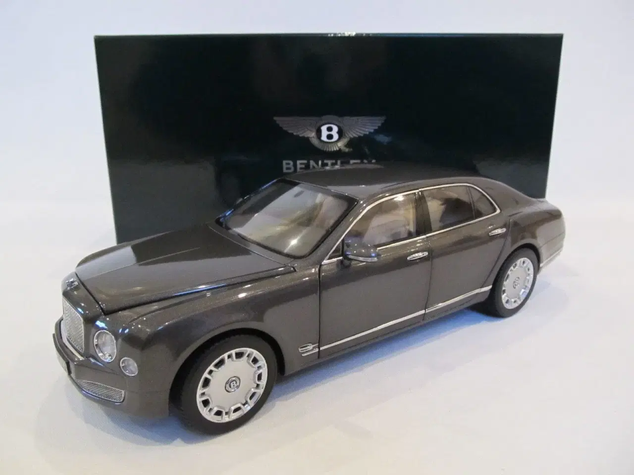 Billede 2 - 2010 Bentley Mulsanne 1:18  - MINICHAMPS 