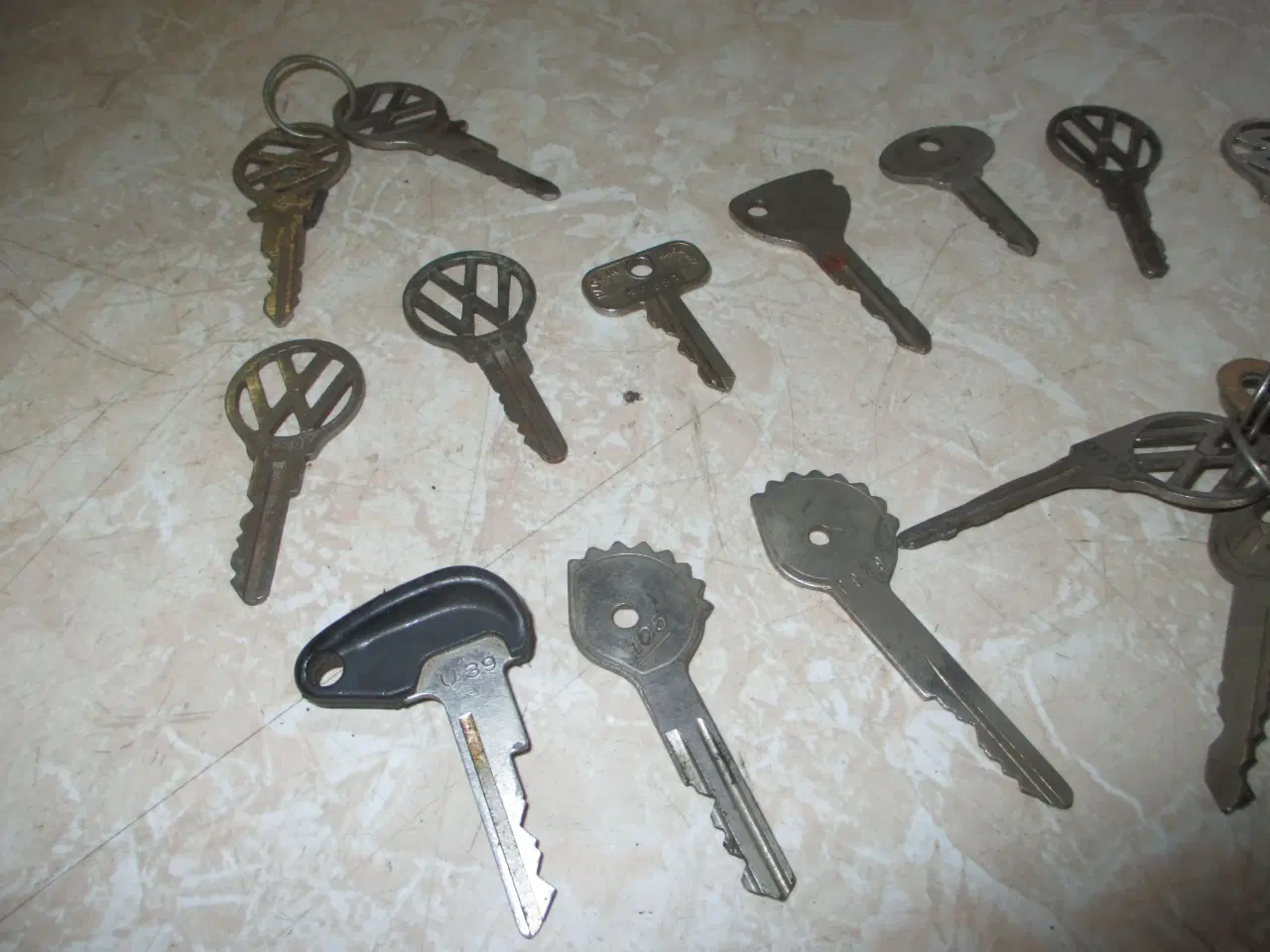 Billede 1 - Gamle nøgler div biler  